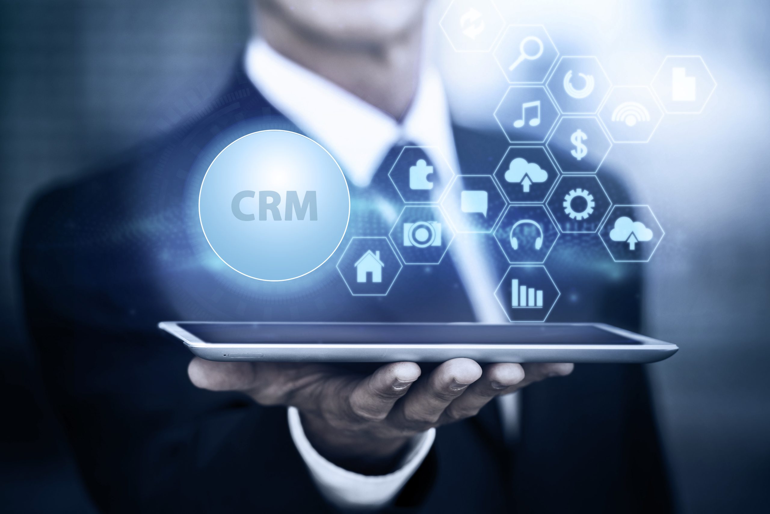 CRM e Intelligenza Artificiale: come creare relazioni più forti e personalizzate con i clienti