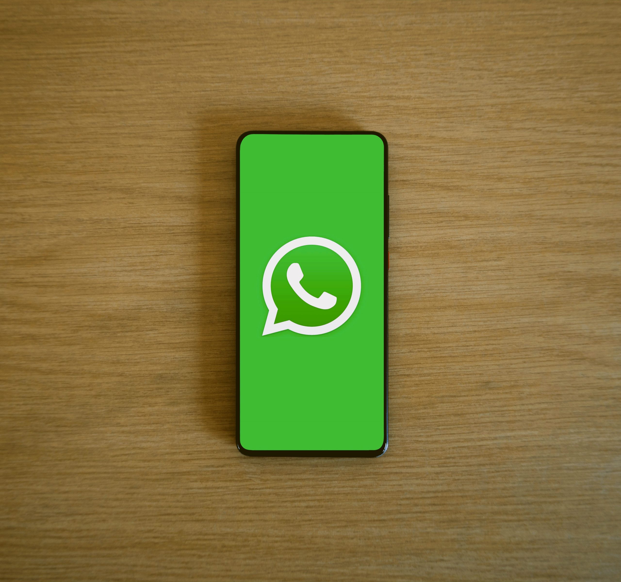 WhatsApp introduce la pubblicità: cosa cambia per utenti, aziende e advertiser